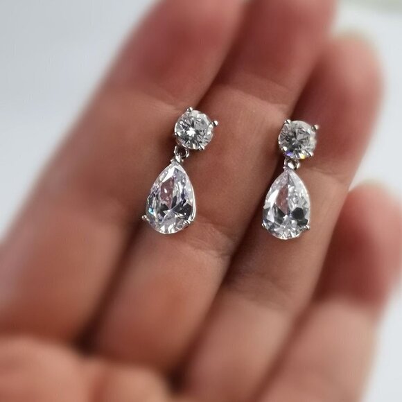 Exceptional Sterling Silver CZ dangle drop earrings - Picture 2 of 8